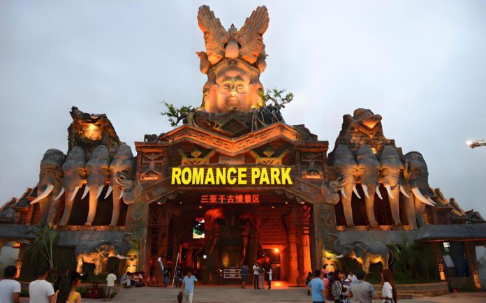 Sanya Qian Guqing Cultural Theme Park
