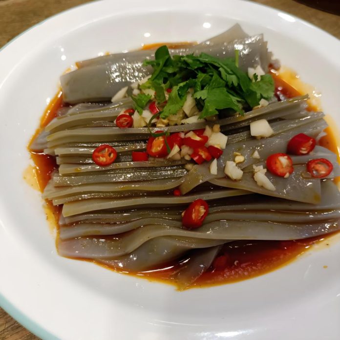Naxi Specialty: Jidou Liangfen