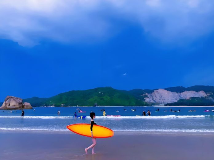 Surfing in Houhai Village