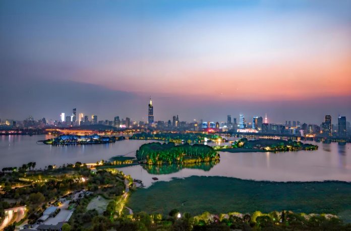 Xuanwu Lake
