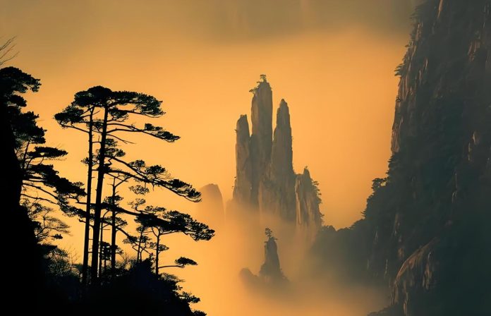 Iconic Wonders of Huangshan