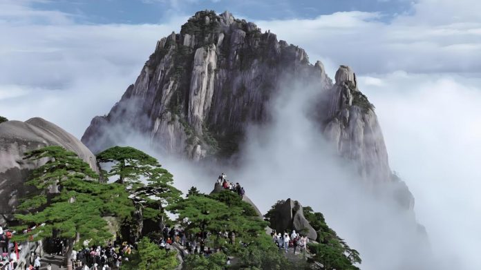 Celestial Capital Peak (Tiandu Feng)
